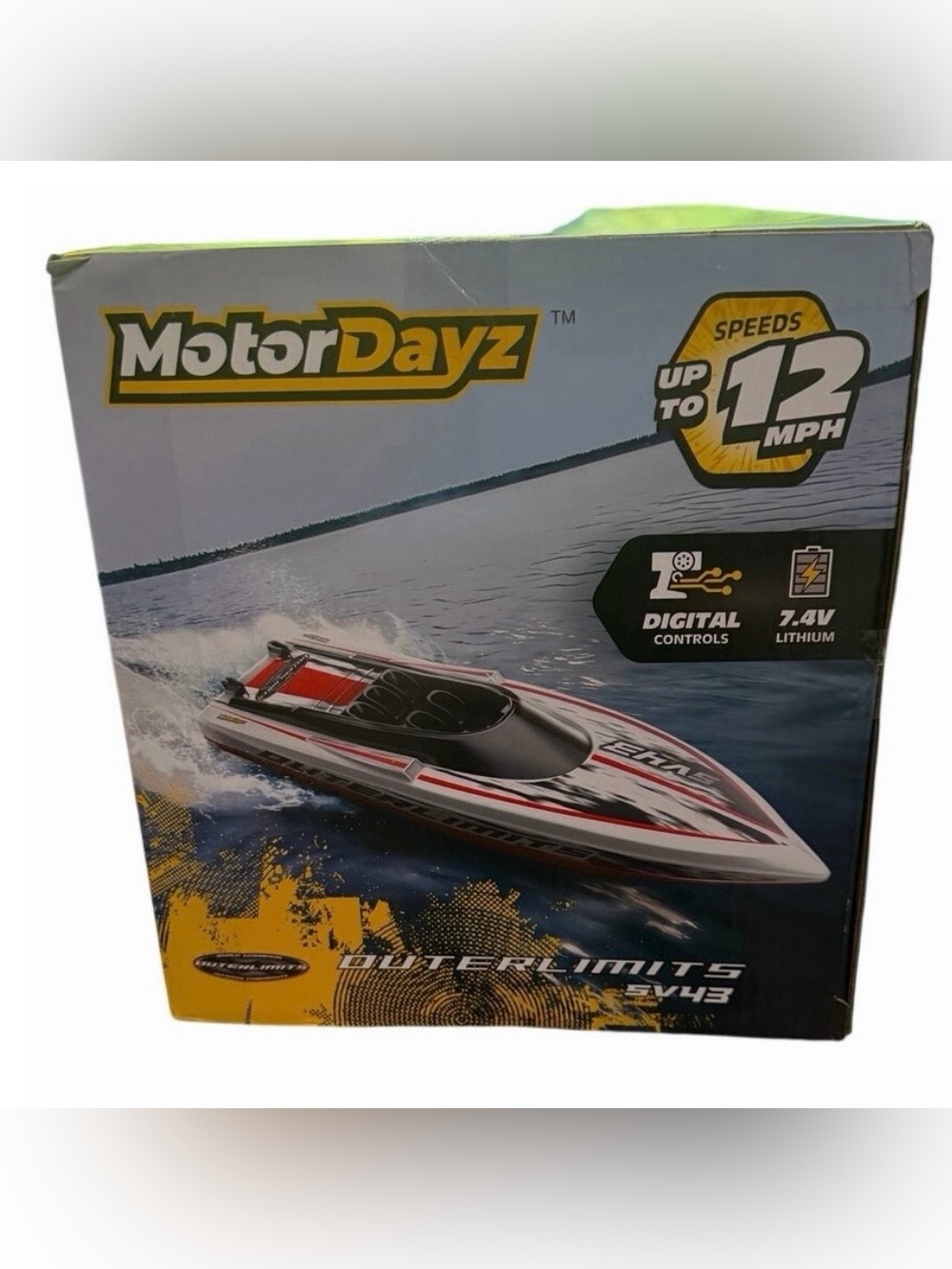 Remote Control Racing Boat - Red and White - - Picture 4 of 4